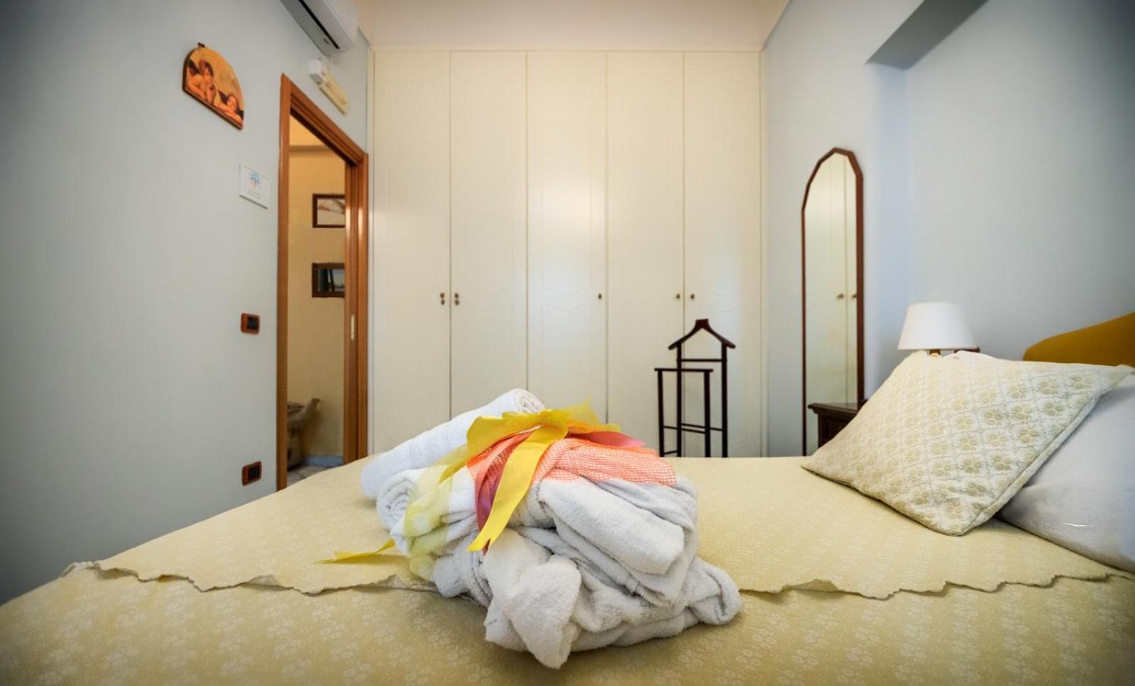 La Finestra Sul Mare Bed & Breakfast Ischia Luaran gambar